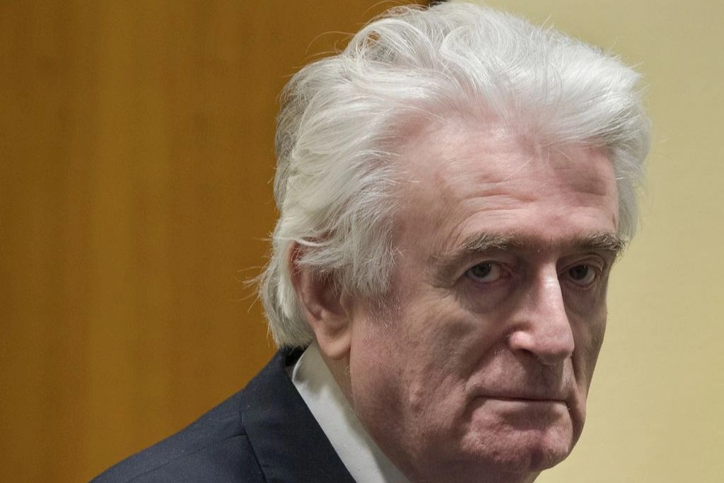 TRAŽE PRAVDU ZA ZLOČINCA: Peticija za Karadžića: Prikupljeni potpisi više od 4.000 građana